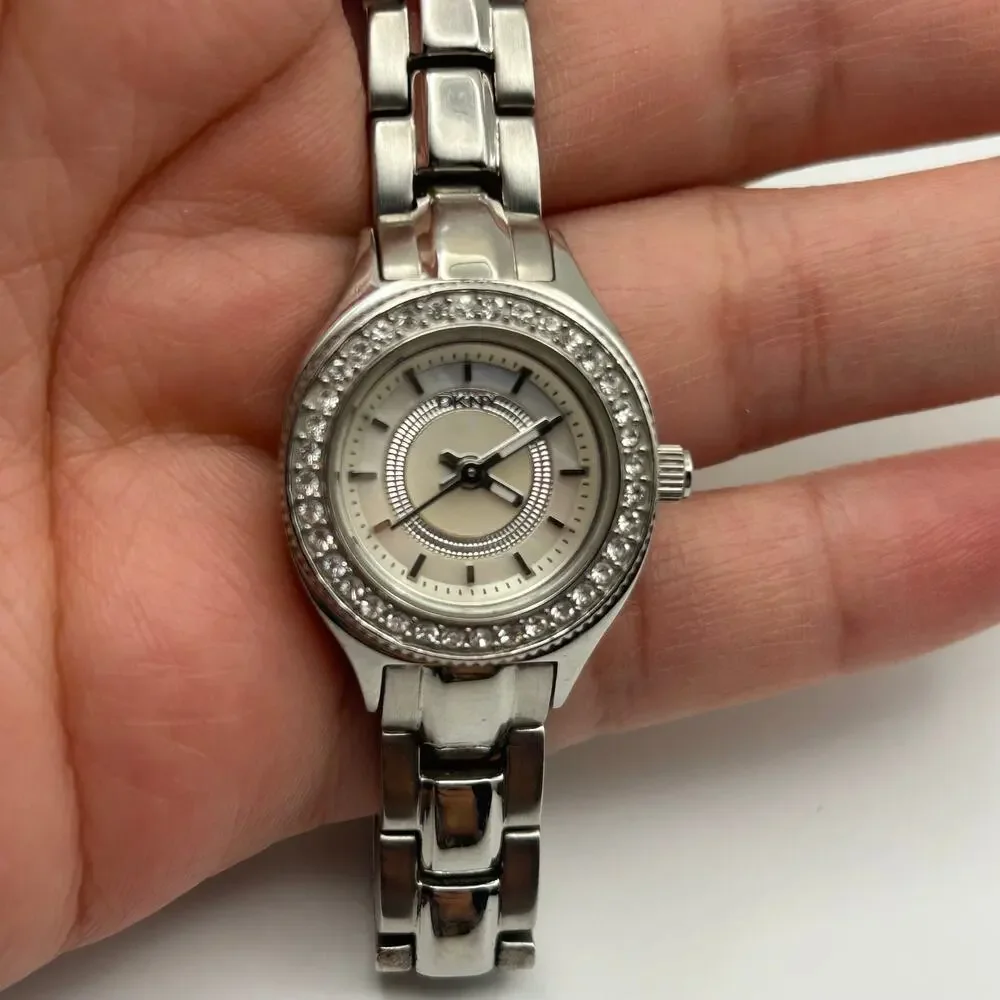DKNY Silver-tone Crystal Bezel St. Steel Women’s Watch Working New Battery
